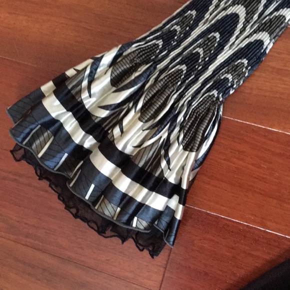 Lindi Dress - Picture 5 of 7